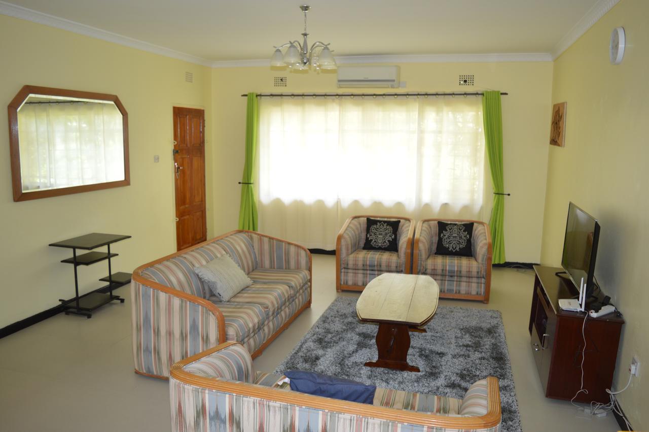 Kasuda House - Rent The Entire House Hotel ลุซากา ภายนอก รูปภาพ